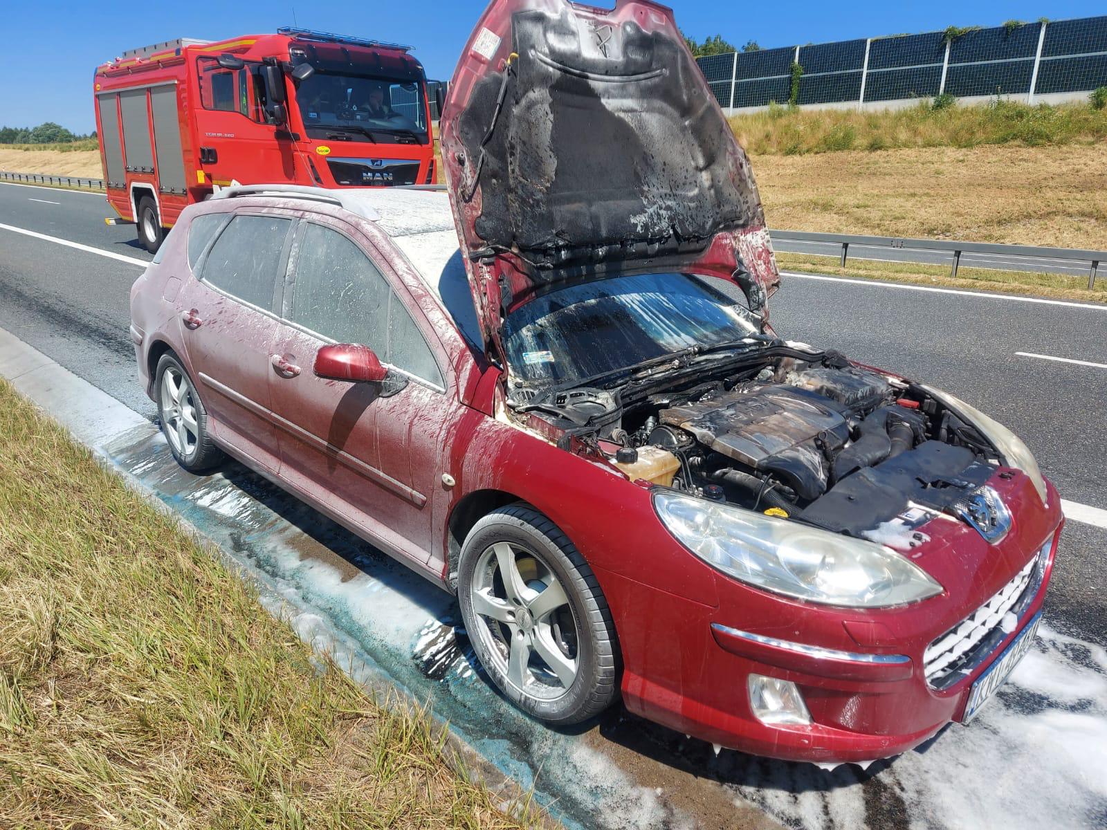 Pożar samochodu na autostradzie A4 / Sterkowiec / 21 ...