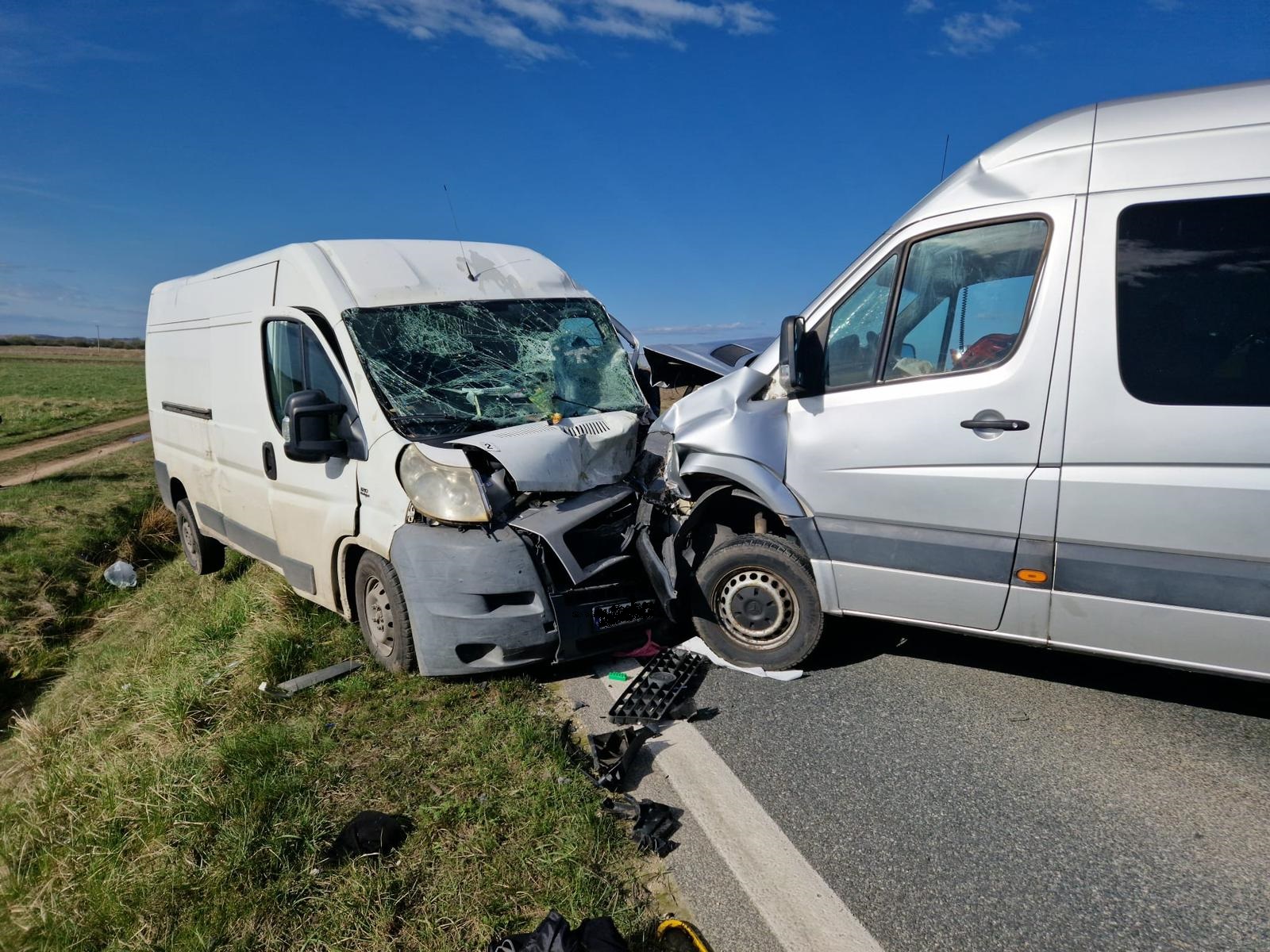 Wypadek na obwodnicy Szczurowej. 2 osoby ranne zabrane do szpitala / 27 marca 2024 r.