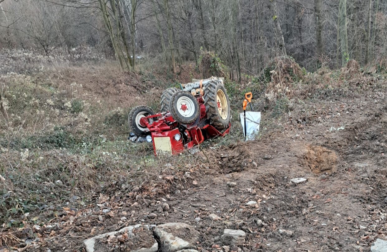 Tragedia w Czchowie. Nie żyje mężczyzna przygnieciony przez ciągnik / 31 grudnia 2024 r.