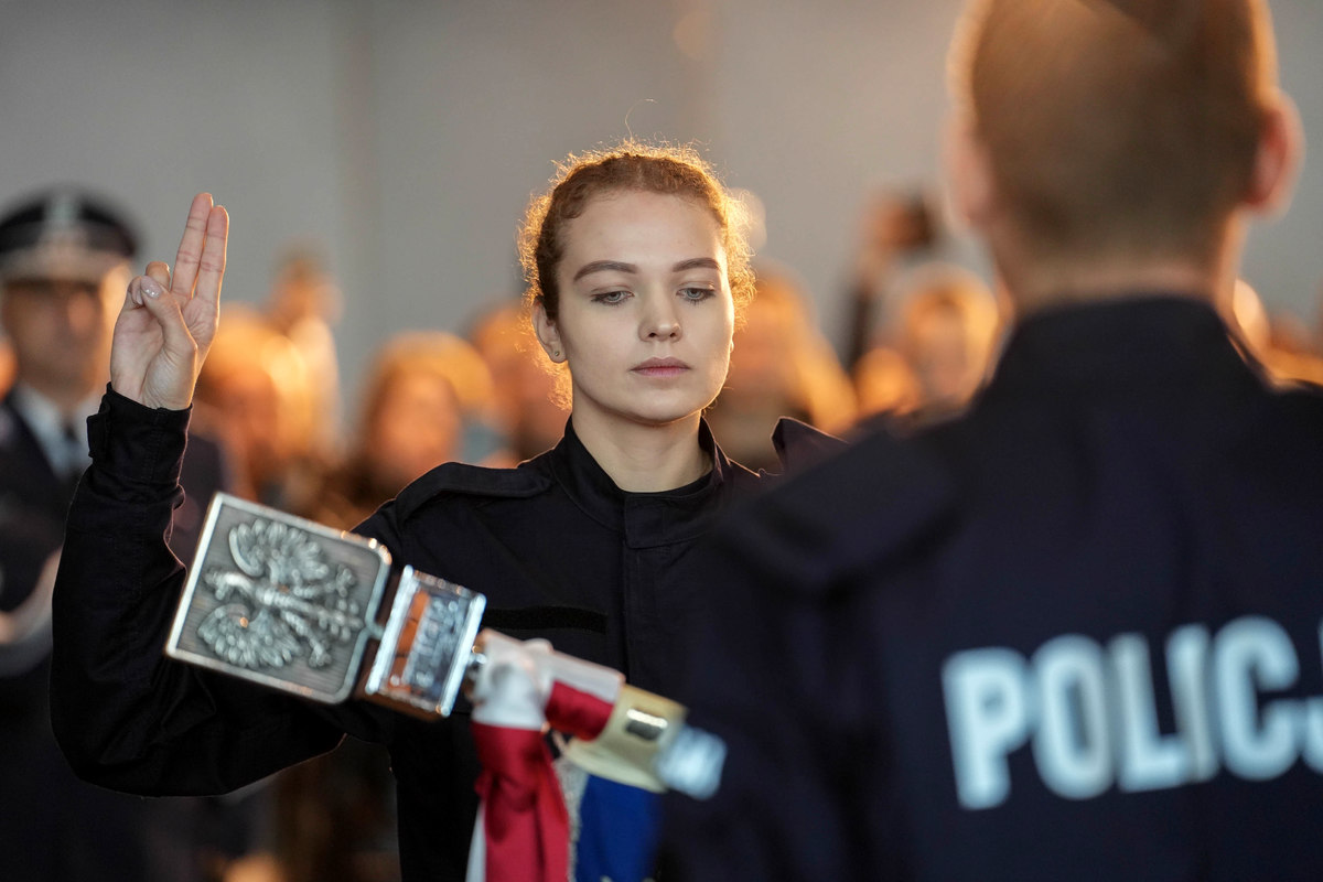 Dwóch nowych policjantów w brzeskiej komendzie. Dzisiaj złożyli uroczyste ślubowanie